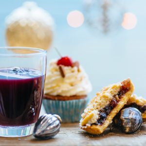 Mulled wine, mince pie and festive cupcake